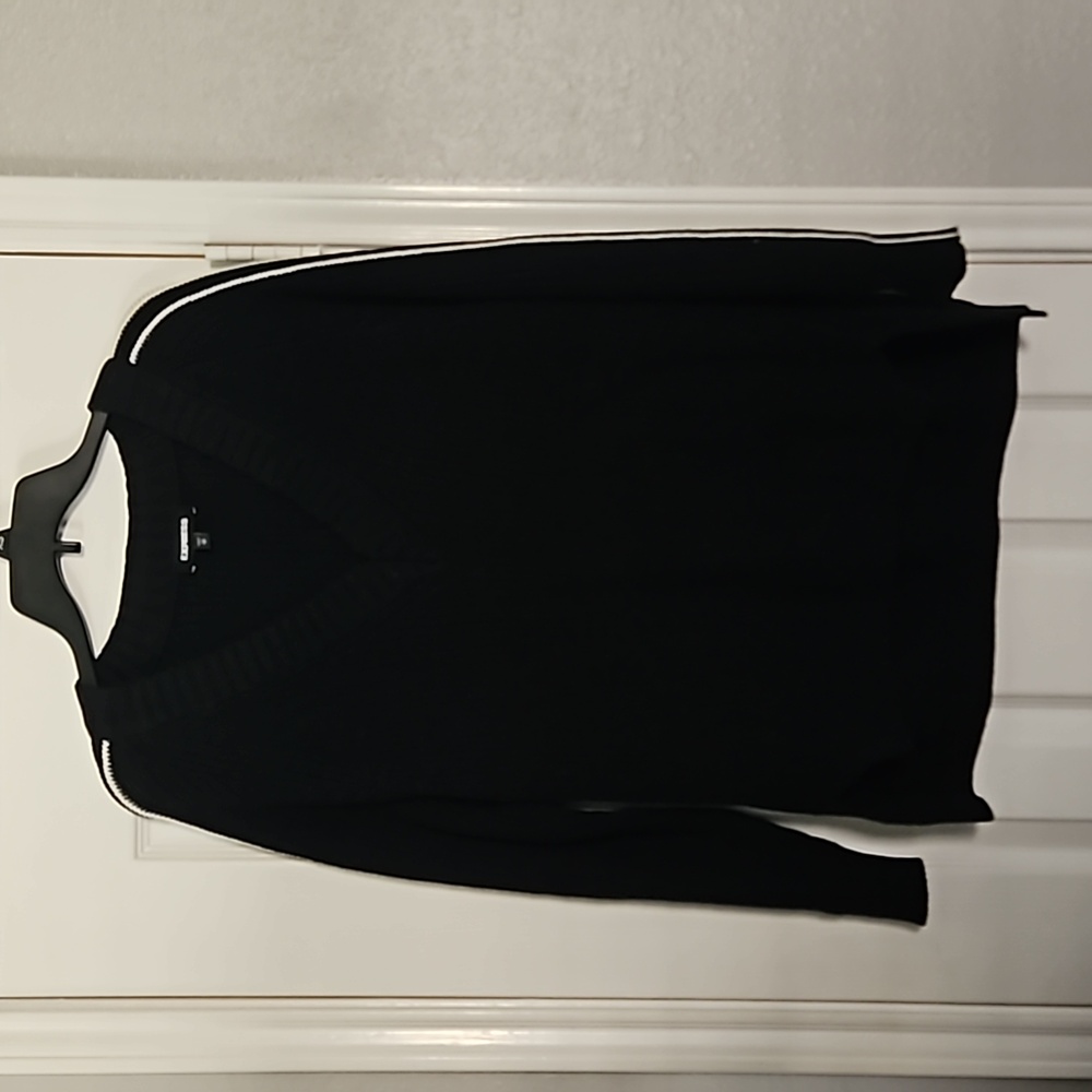 Black and white sweater oversize feel